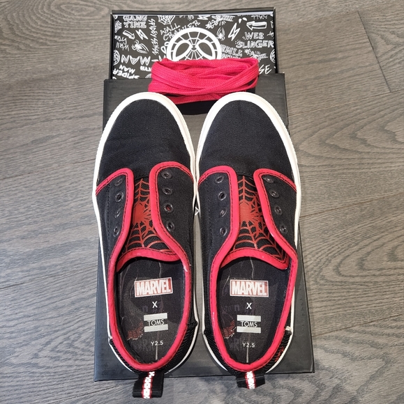Toms x Marvel spiderman shoes 2.5 youth - Picture 2 of 11